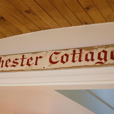 Chester Cottage Beachfront Oakura Exterior photo